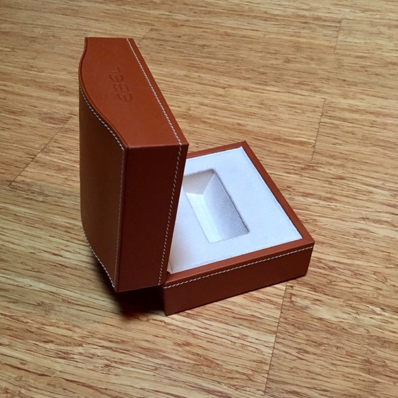 EBEL Luxurious Tan Watch Box W/Suede Lining - Picture 5 of 11